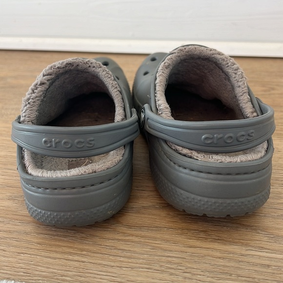 Crocs fuzzy interior. Grey. Size 1 kids - Picture 4 of 6